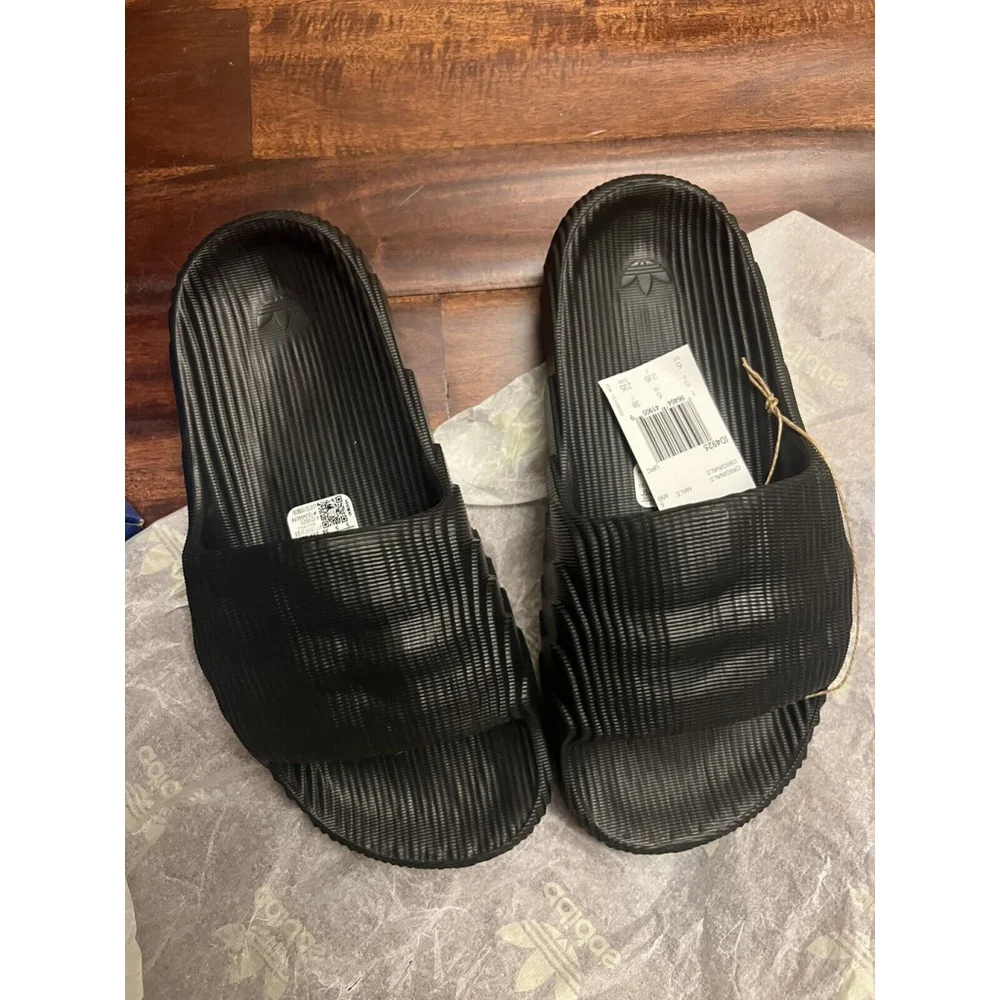Man 5 / Women 6 Adidas Originals Adilette 22 Black Scarlet Unisex Slip On Sandal
